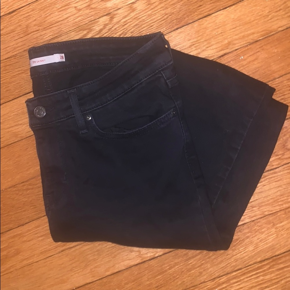 Black 711 Levi’s skinny jeans
